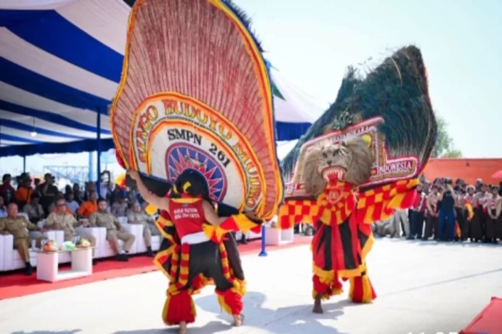 reog-ponorogo-binaan-polres-priok-meriahkan-pesta-laut-nadran-muara-angke-fgb jpg